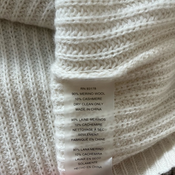 Tahari cream merino wool/cashmere pullover in size medium - Picture 3 of 3